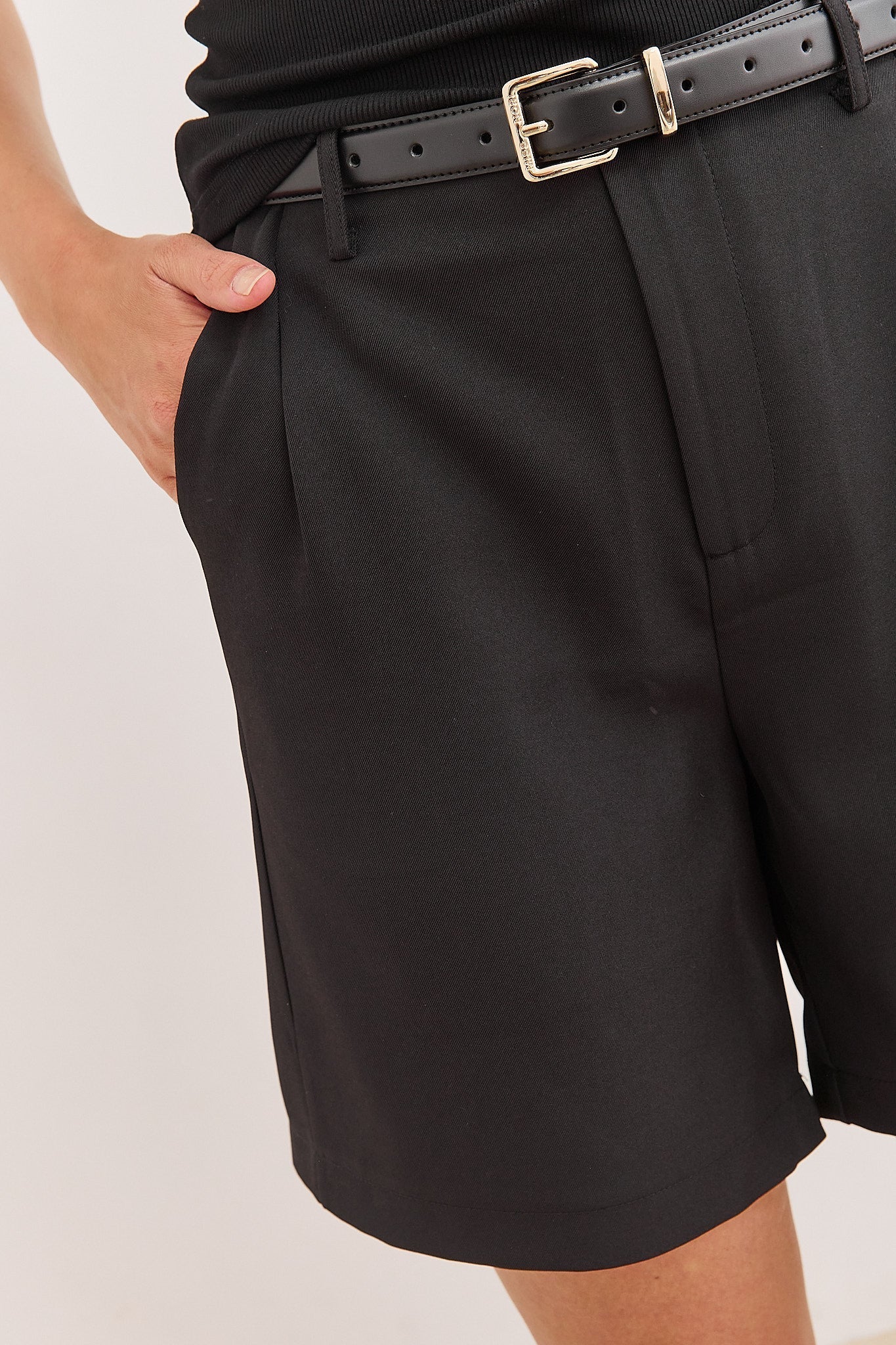 Magdalen High Waisted Pleated Bermuda Shorts_4