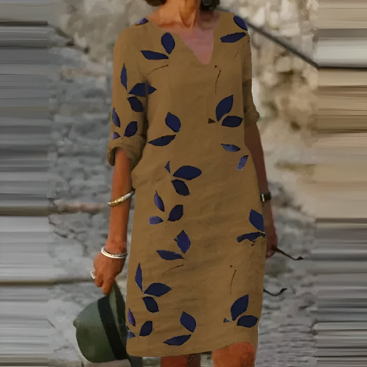 Hollie Leaf Print V-Neck Shift Dress_4