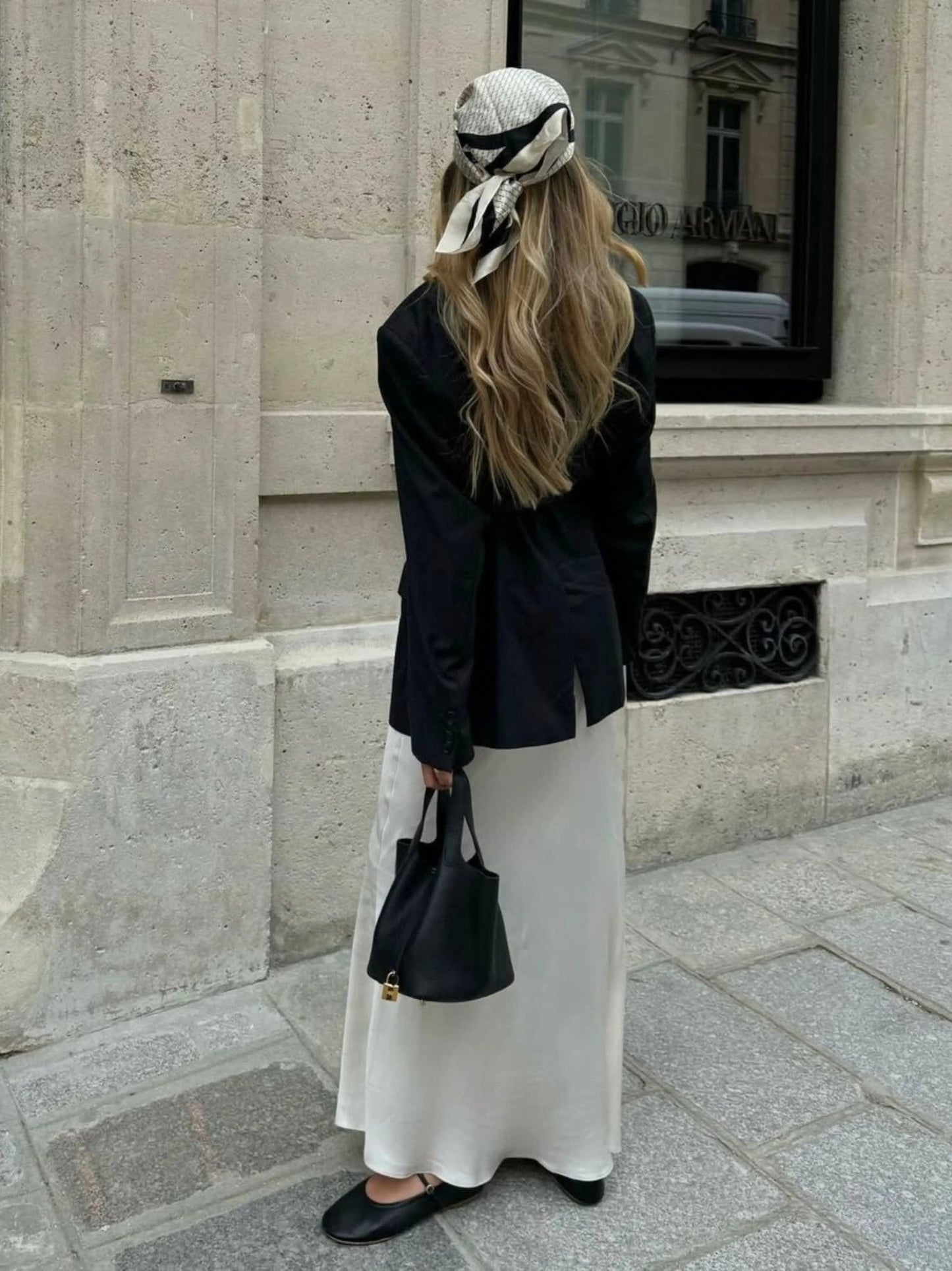 Lila Structured Leather Bucket Bag_8