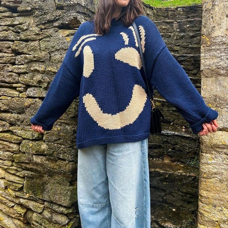 Sela Oversized Smiley Face Sweater_6
